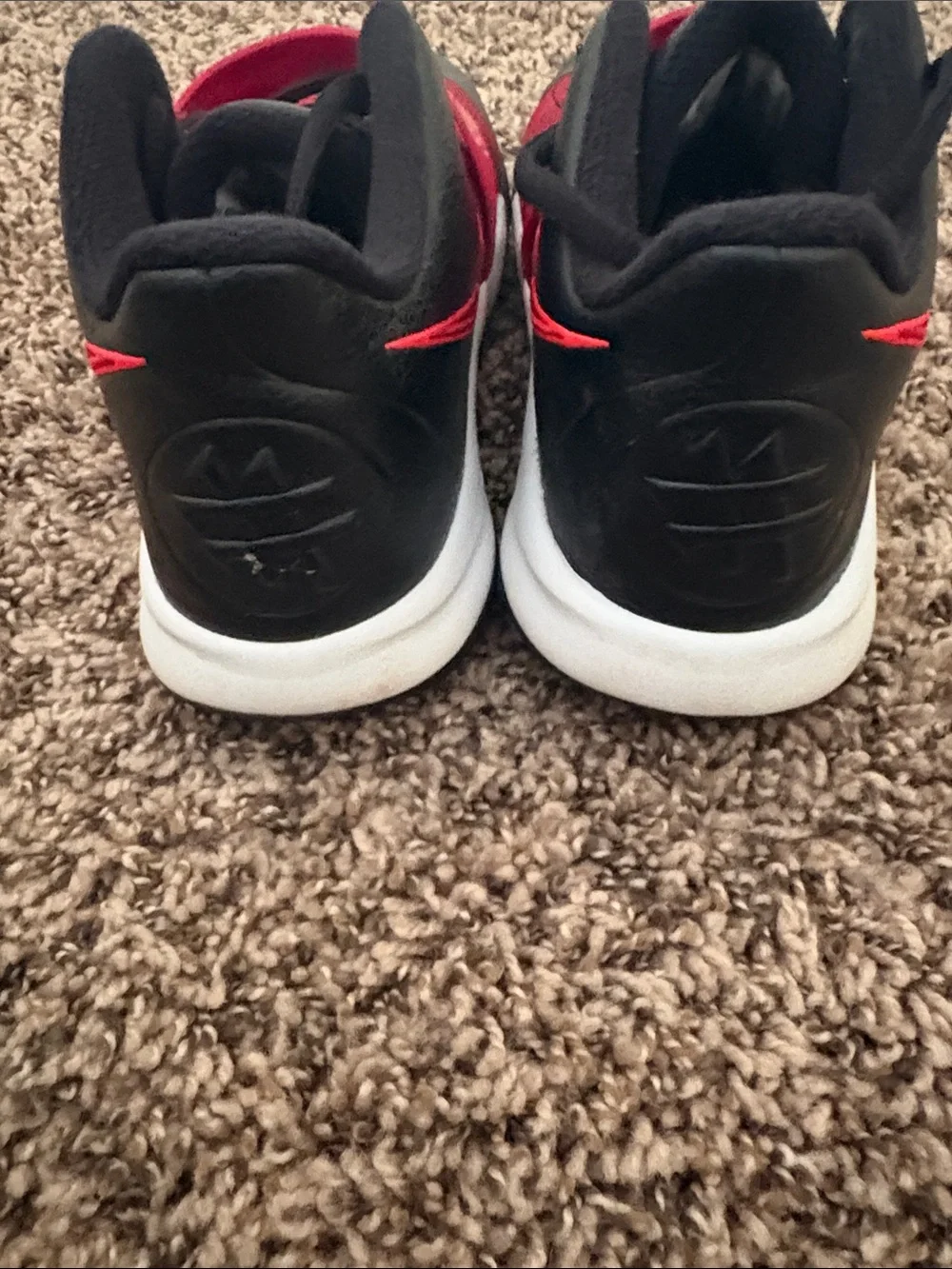 Nike Kyrie Flytrap 3 Kids Basketball Shoes Bred Black Red